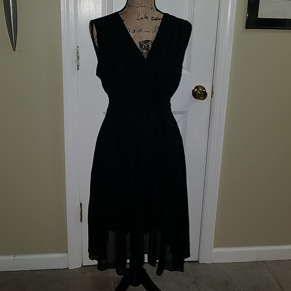 Black v neck dress tanming brand sz M formal
